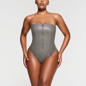 NWT Skims Rubberized Scuba Swim Strapless One Piece in Grey Chalk Size M